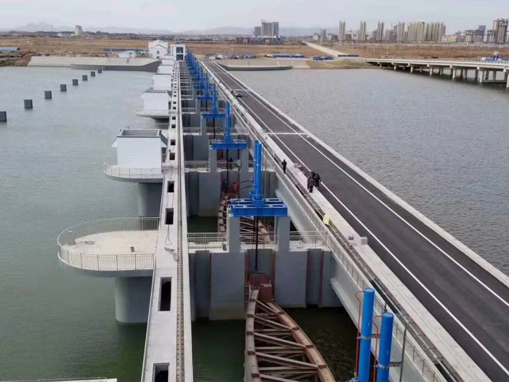 威海香水河擋潮閘，雙曲拱弧形結(jié)構(gòu)，獲發(fā)明專利