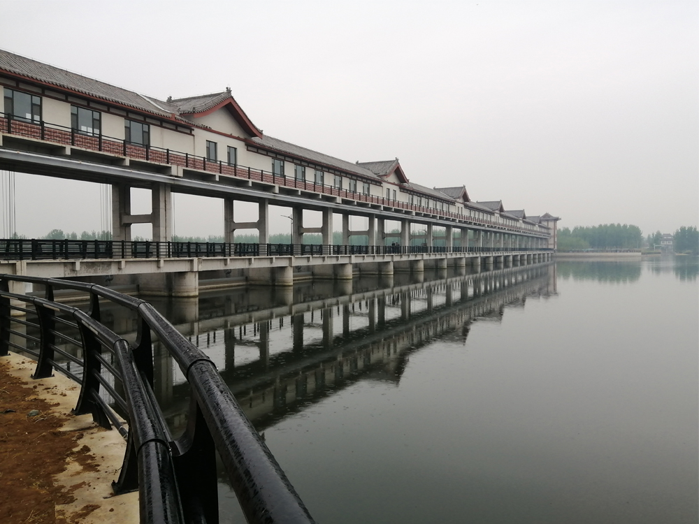 曲阜市泗河紅旗閘，12孔鋼閘門(mén)及雙吊點(diǎn)固定式啟閉機(jī)